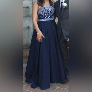 PROM!!! Women’s Besty & Adam Gown